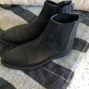 Dr.martens. Black Zillow size 10 /. 42.